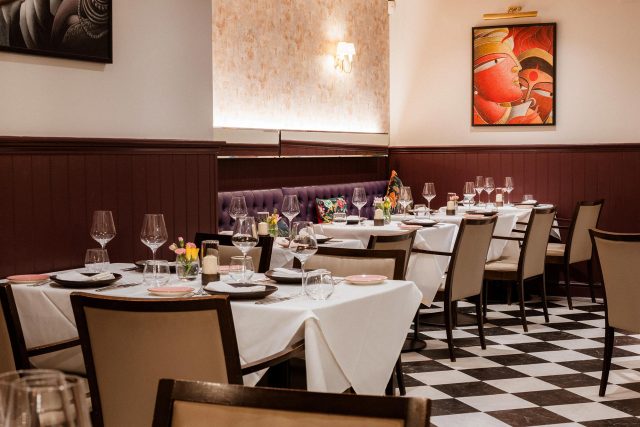 Indian Essence Petts Wood: Award-winning contemporary Indian dishes and tasting menus.